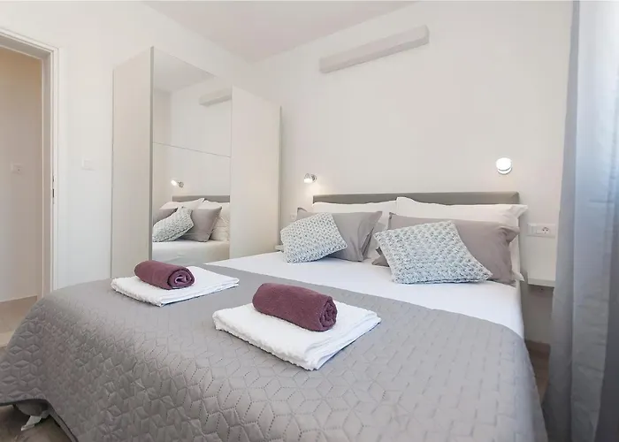 Deluxe Apartment White Angel