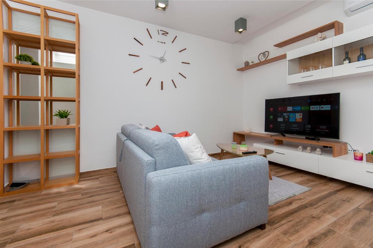 Deluxe White Angel Apartment *