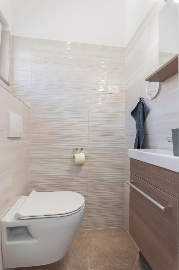 Deluxe White Angel Apartment Duce